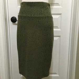 Like new olive small lularoe Cassie